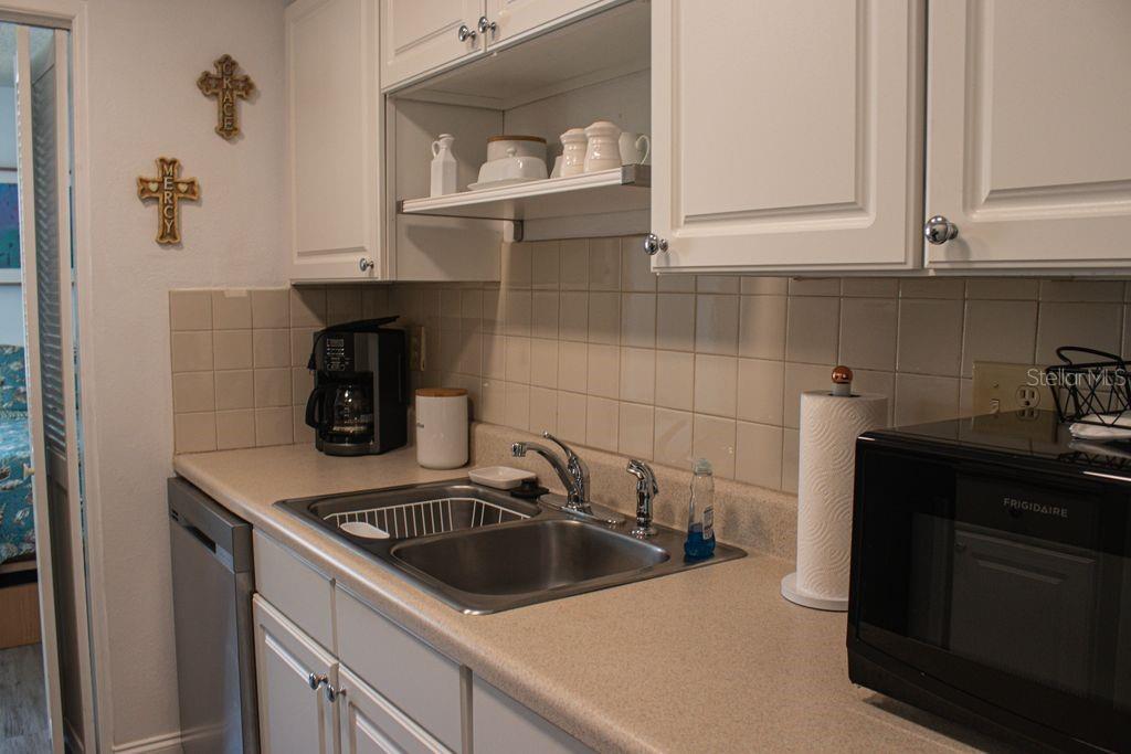 LONG BAYOU - Residential Lease