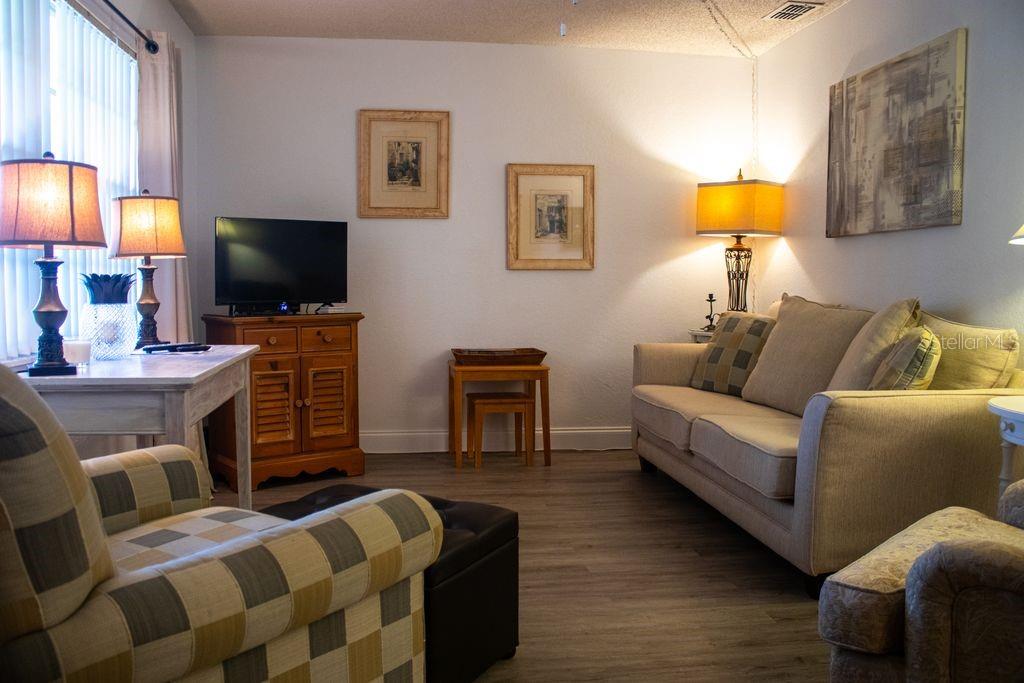 LONG BAYOU - Residential Lease