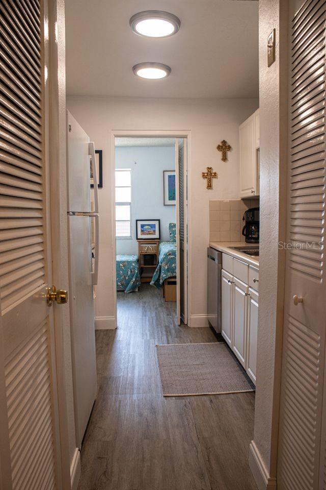 LONG BAYOU - Residential Lease