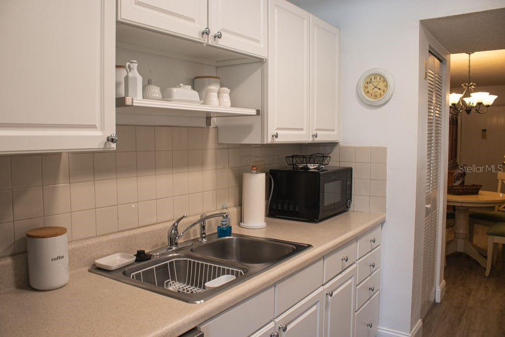 LONG BAYOU - Residential Lease