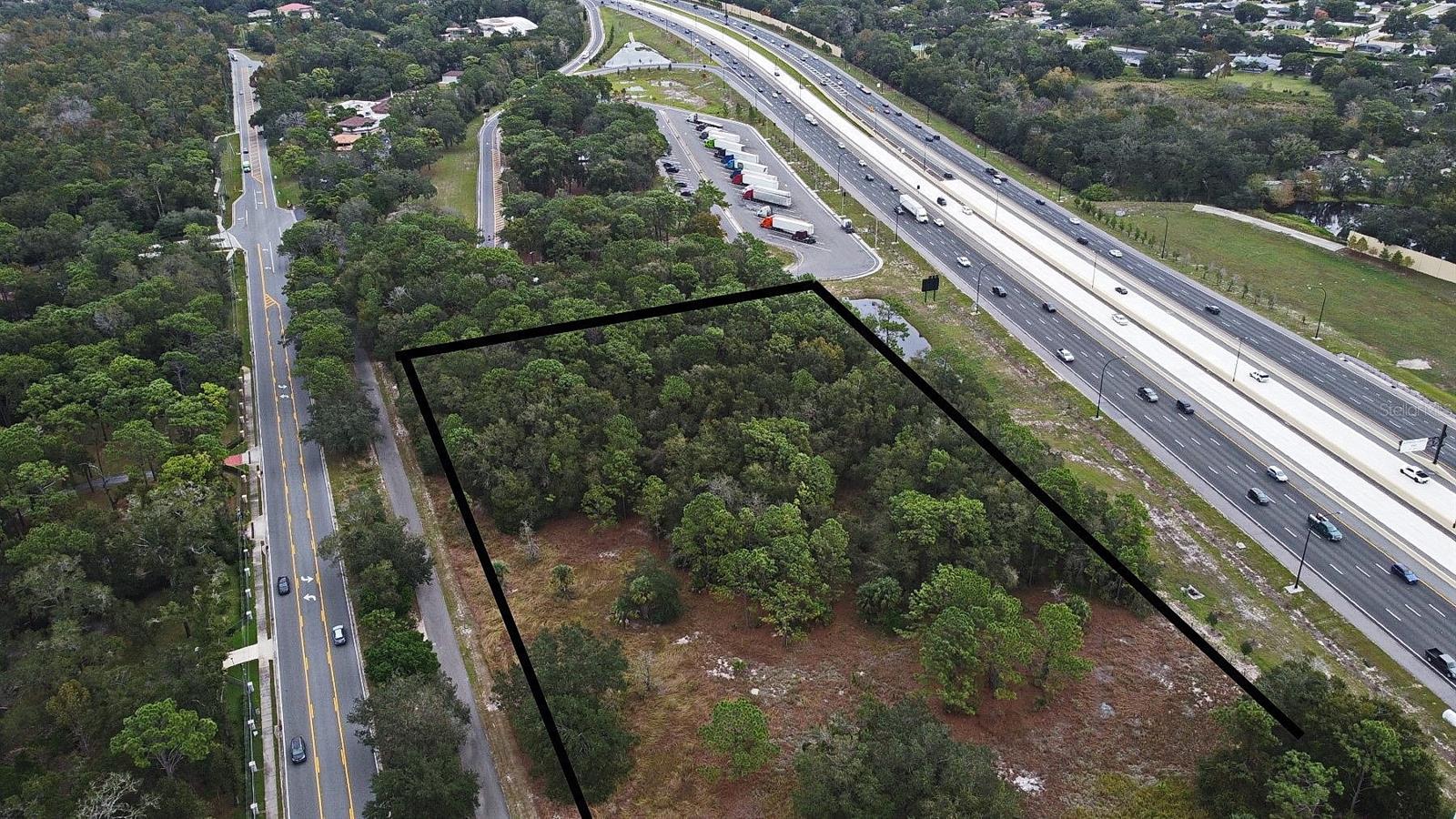Nestled among multi-million-dollar estates, this exceptional 5-acre lot on Markham Woods Rd presents a rare opportunity. The county is open to dividing the lot into 4 homesites for constructing large, custom homes.
Currently zoned A-1 and located in Seminole County, ranked as the number one county in Central Florida and eighth in the entire state, the property offers:
A short 15-minute drive to downtown Orlando
A 35-minute commute to Universal Studios and other major tourist attractions
A quick 20-minute trip to the newly expanded Sanford Airport
Pristine beaches of New Smyrna and Daytona Beach approximately 30 minutes away
The lot is located near the national headquarters for AAA, Mitsubishi Power Systems, Axium Healthcare, Deloitte, Convergys, NCR, Symantec, Verizon, and Fiserv. The seller is open to considering lot subdivision or contributing to a privacy wall with an acceptable offer.
Explore the possibilities of this versatile property, whether for luxury homes or potential commercial uses.