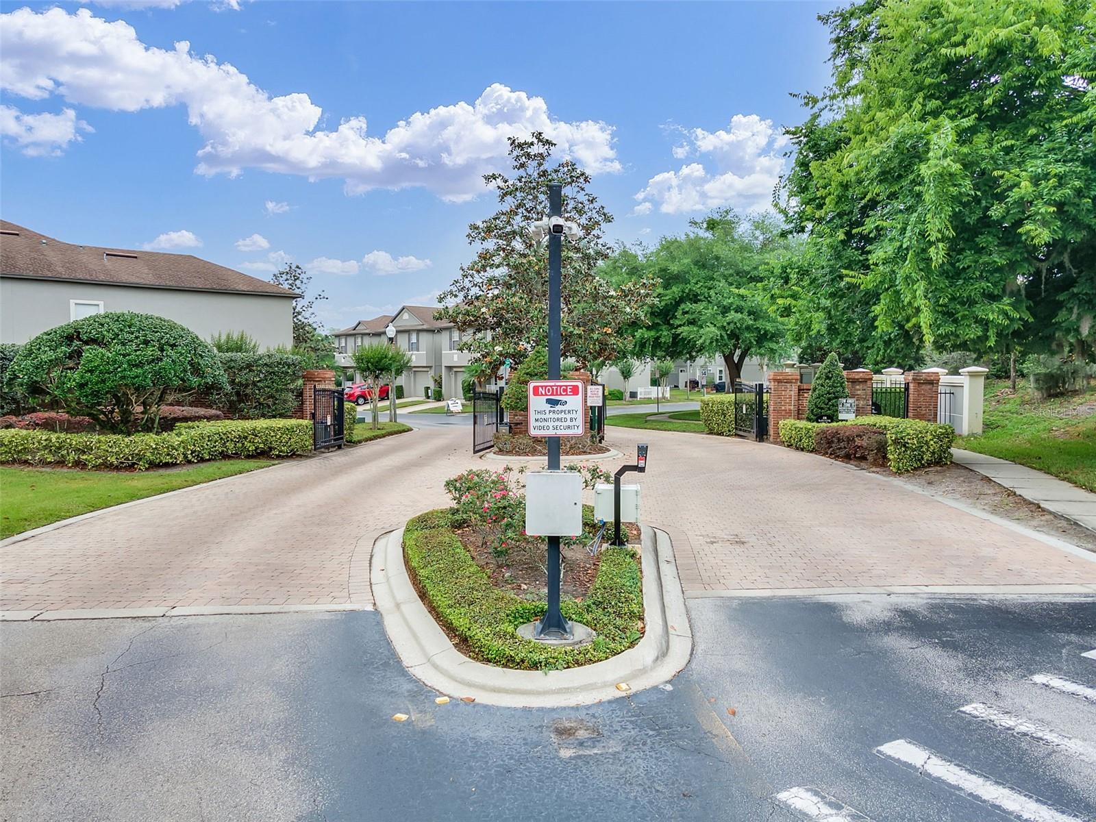 HERITAGE PARK TWNHMS - Residential