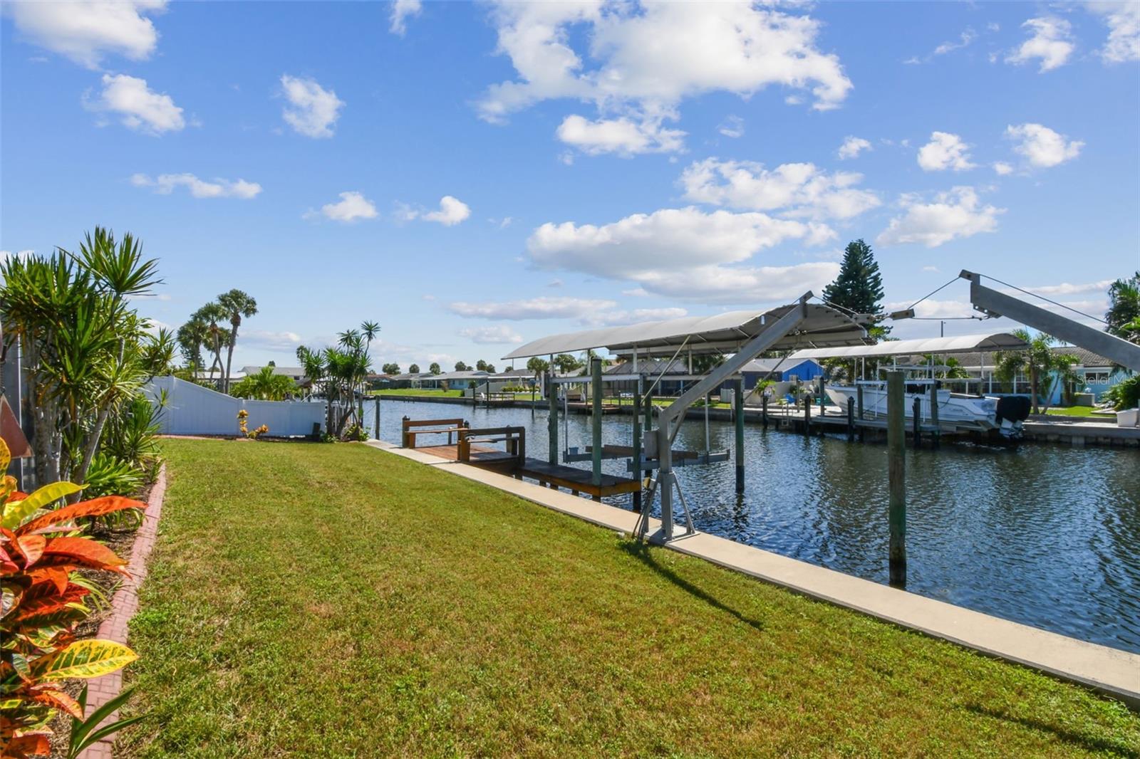 APOLLO BEACH UNIT 08 A RESUBDI - Residential