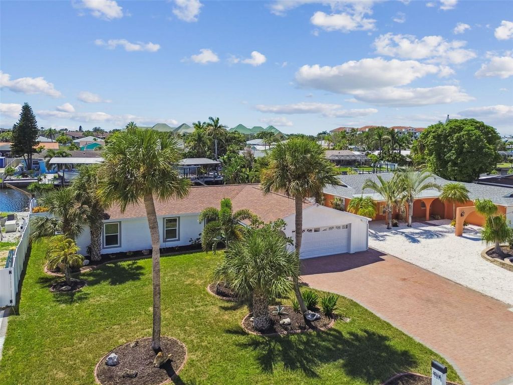 Photo of 1014 Sago Palm Way, Apollo Beach, FL 33572 (MLS # TB8431340)