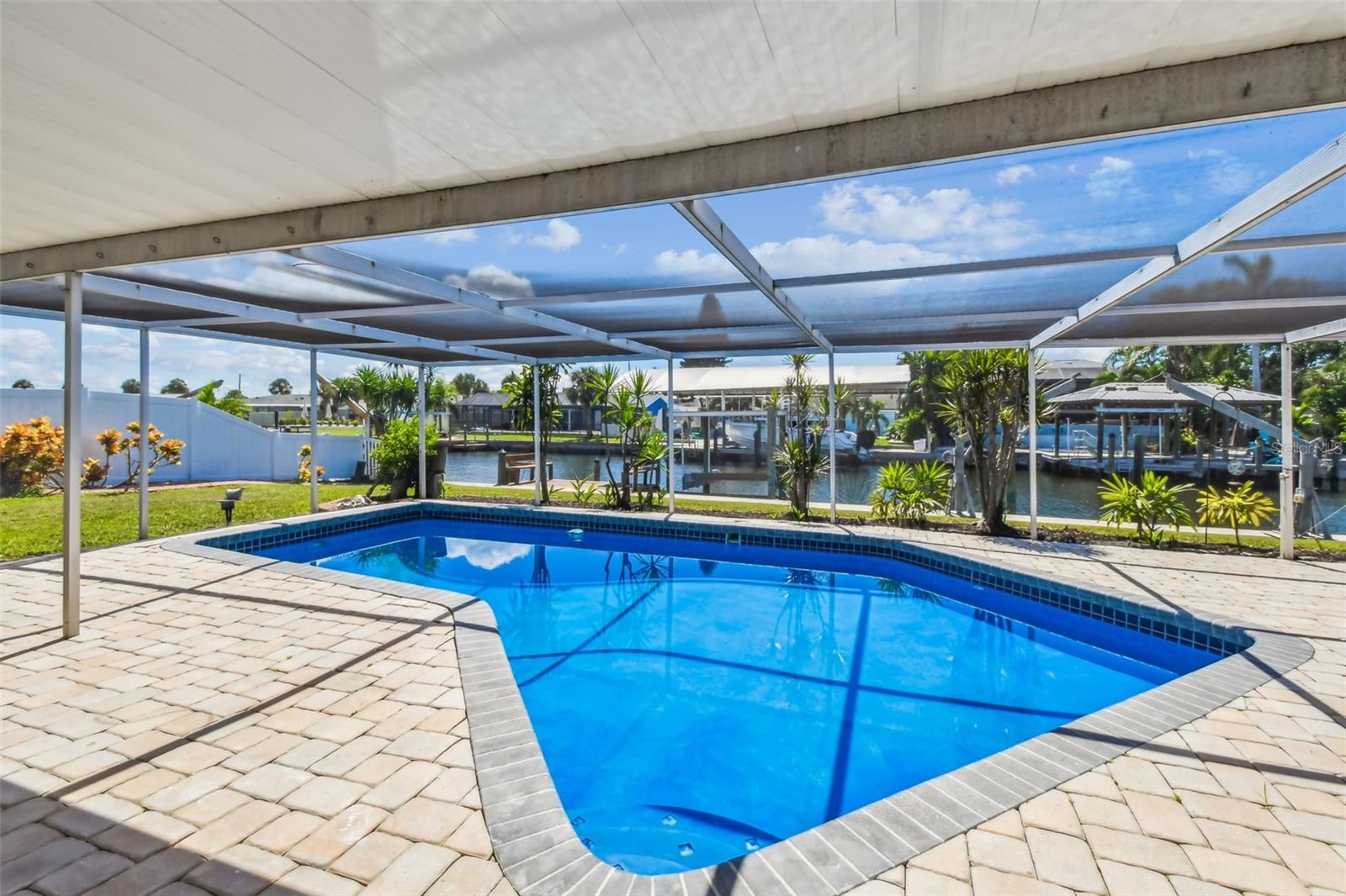 APOLLO BEACH UNIT 08 A RESUBDI - Residential