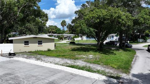 A home in SEMINOLE