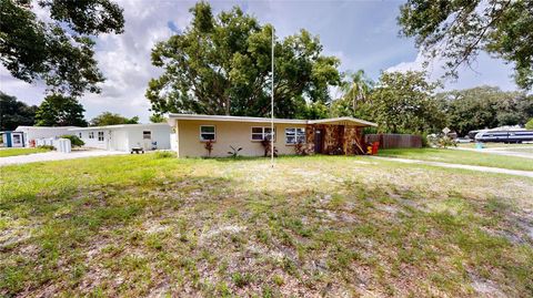 A home in SEMINOLE