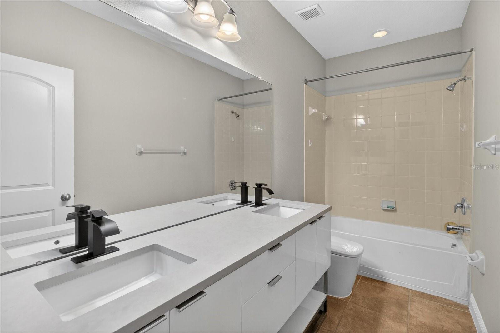 LANDINGS AT HERITAGE ON WATER - Residential