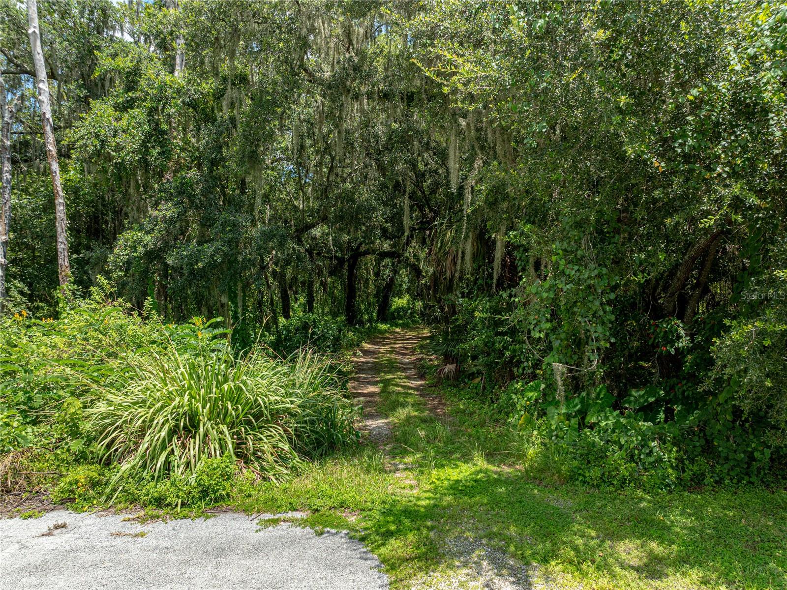 ACREAGE - Land