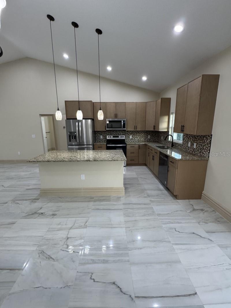 CONNERS GABLES - Residential