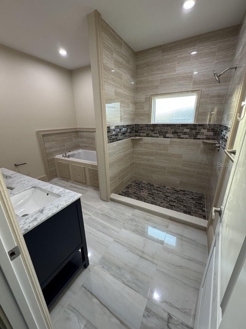 CONNERS GABLES - Residential