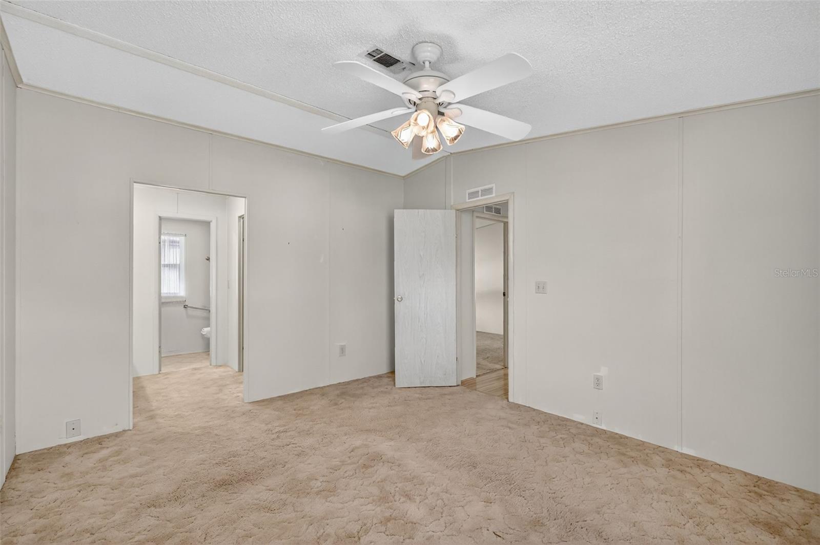 TAVARES FOX RUN MOBILE HOME - Residential