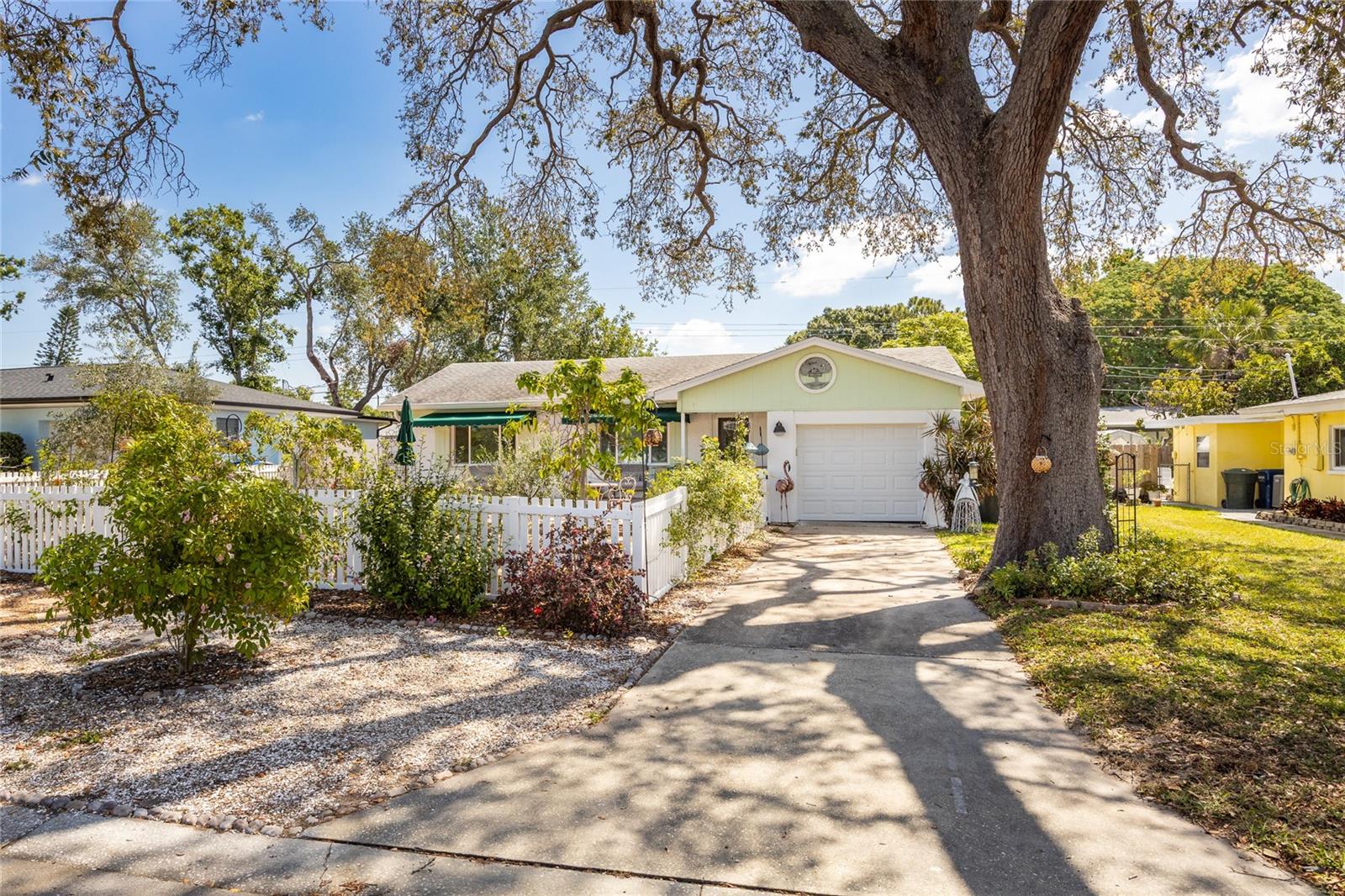 903 EMERSON DR