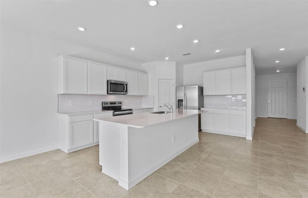 Photo of 9723 Redwood Heights Loop, Thonotosassa, FL 33592 (MLS # TB8445071)