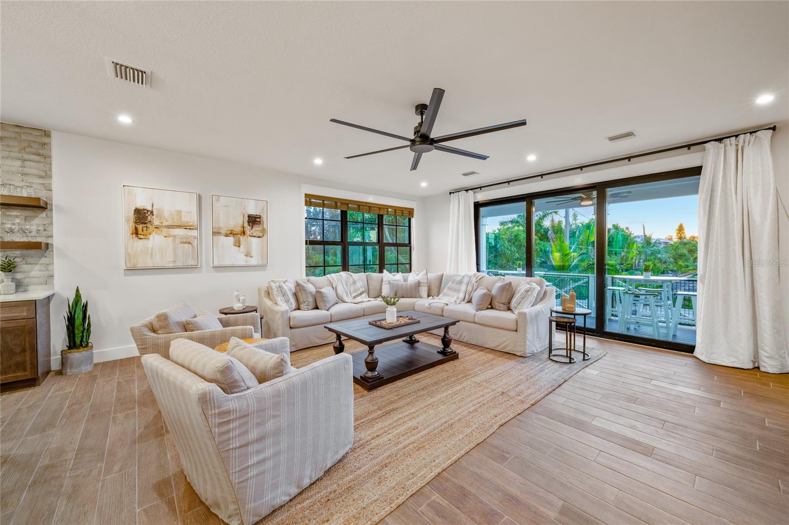 POINT OF ROCKS TERRACE - Residential