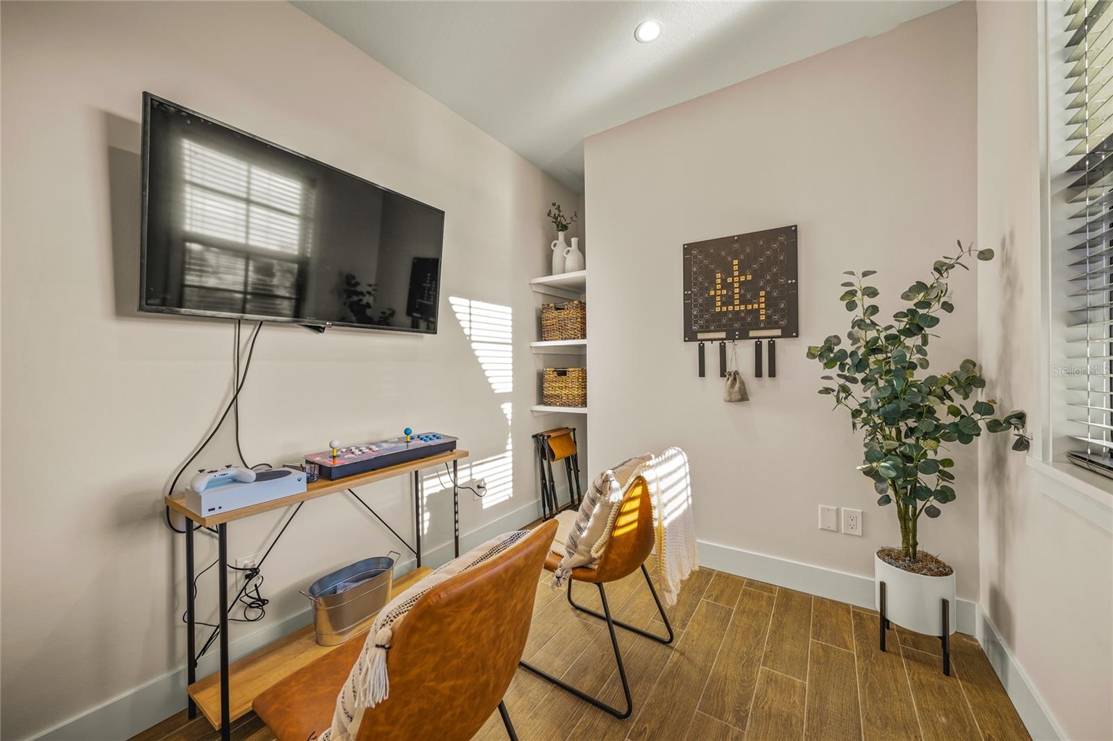 POINT OF ROCKS TERRACE - Residential