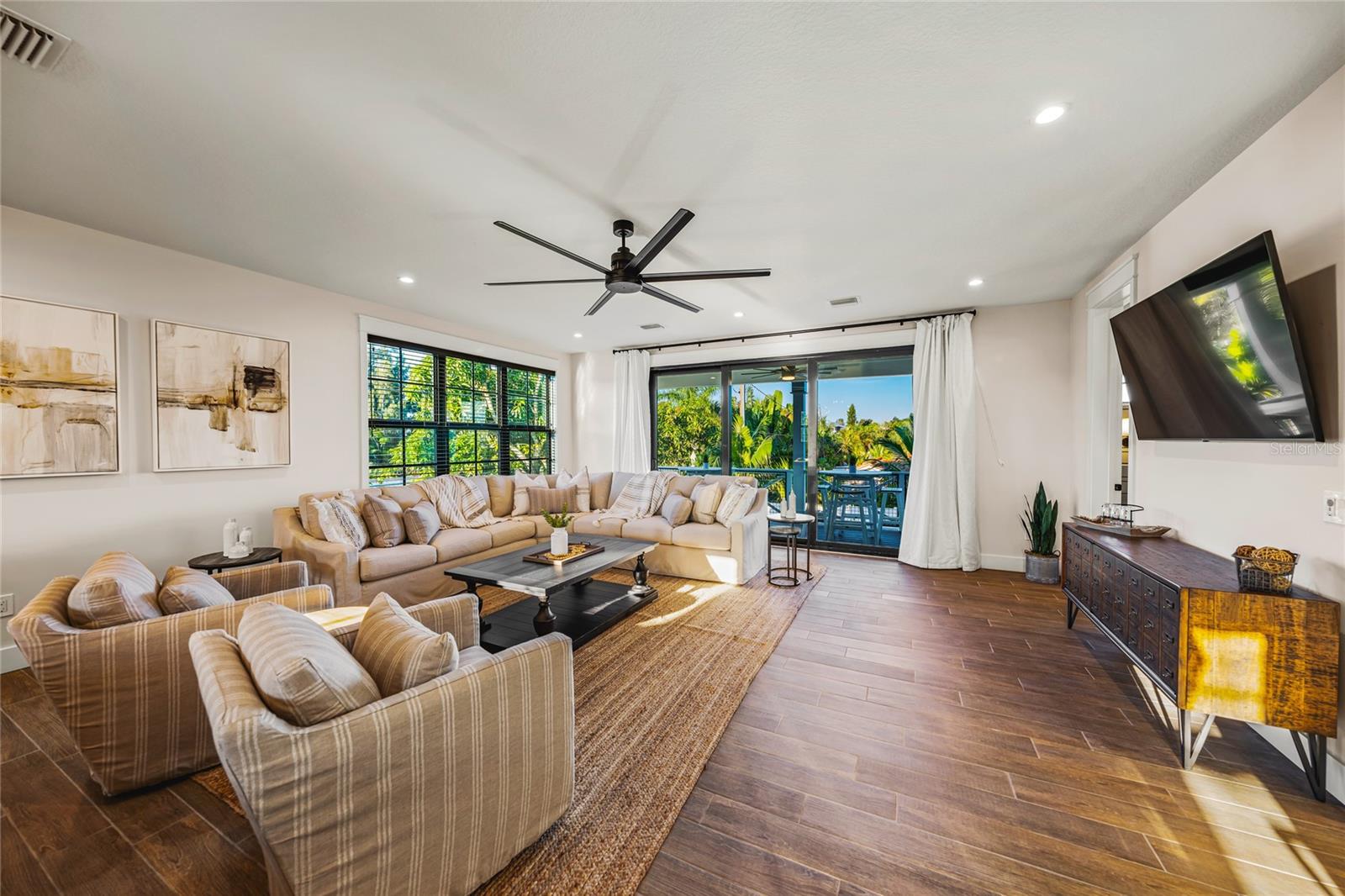 POINT OF ROCKS TERRACE - Residential