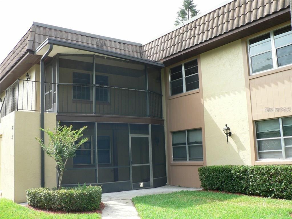 Spacious split plan condo. This unit is located in a more private area of the complex with a good view. Close to Historic downtown Winter Garden restaurants and shops .Well maintained community with pool. clubhouse and basketball court. Excellent condo for retirement, rental or first home.