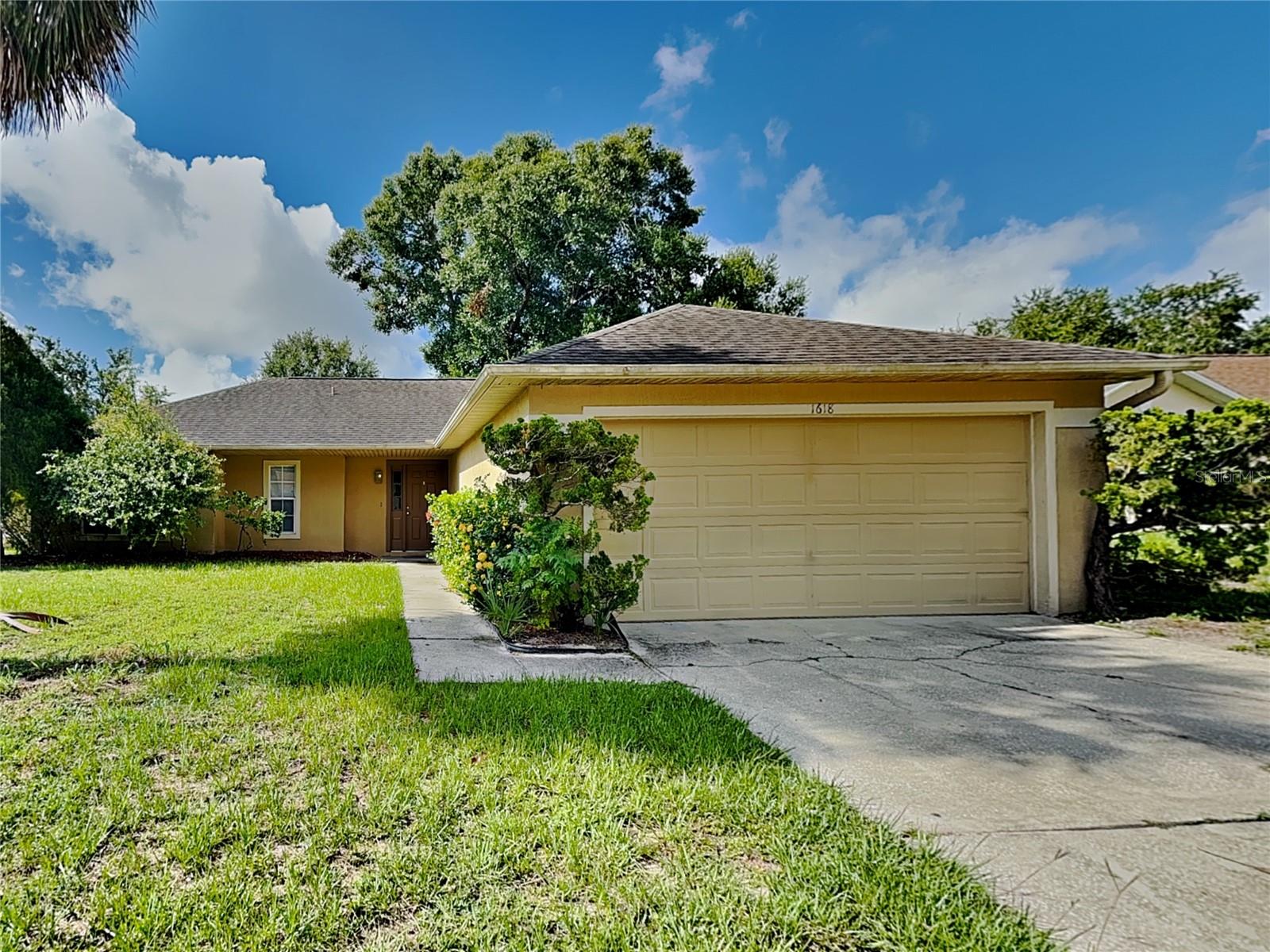 This beautiful single-family home in Ocoee offers comfort, convenience, and style. Heres what you'll love about it:
Spacious Living: With 1,406 sq ft of living space, this home features 3 bedrooms and 2 bathrooms, providing plenty of room for your family.
Modern Amenities: Enjoy the ease of tiled flooring throughout the home, making cleaning a breeze.
Functional Layout: Includes convenient washer and dryer hookups.
Outdoor Bliss: The fenced-in backyard provides a perfect space for outdoor activities and privacy.
Ample Parking: Comes with a 2-car garage for secure parking and additional storage.
Prime Location: Just minutes from Route 408, area shopping centers, and top-rated schools.
Don't miss out on this fantastic rental opportunity! Contact us today to schedule a viewing.
Resident Benefit Package: $42.00-month. Includes HVAC air filter delivery, Tenant Liability Insurance, Credit Reporting, Tenant Rewards Program, and much more!
This property is eligible for deposit alternative coverage in lieu of a security deposit. For information and enrollment, please contact our leasing team and enjoy a deposit-free renting experience.