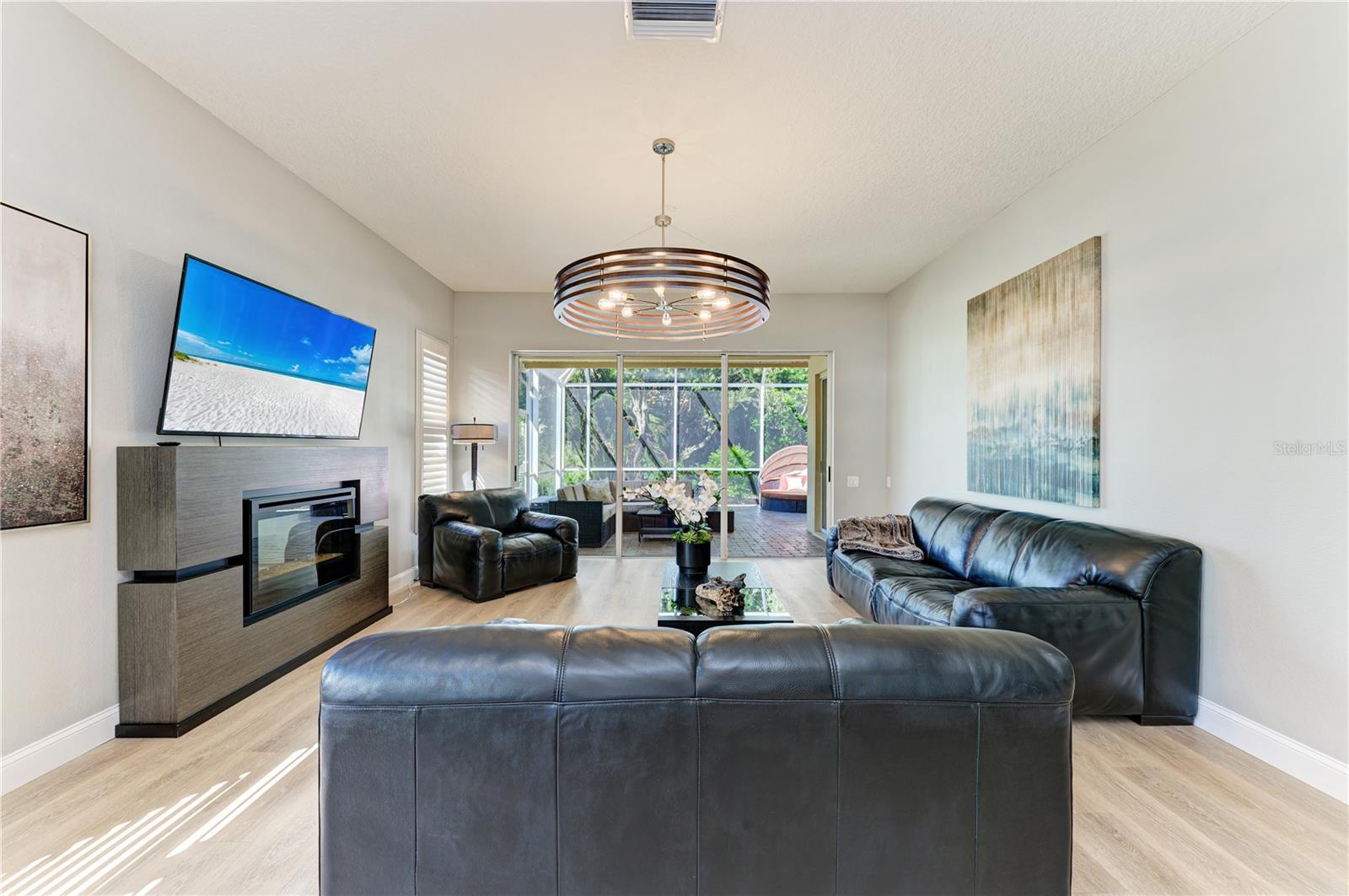 OAKBROOKE I AT RIVER CLUB NORTH - Residential