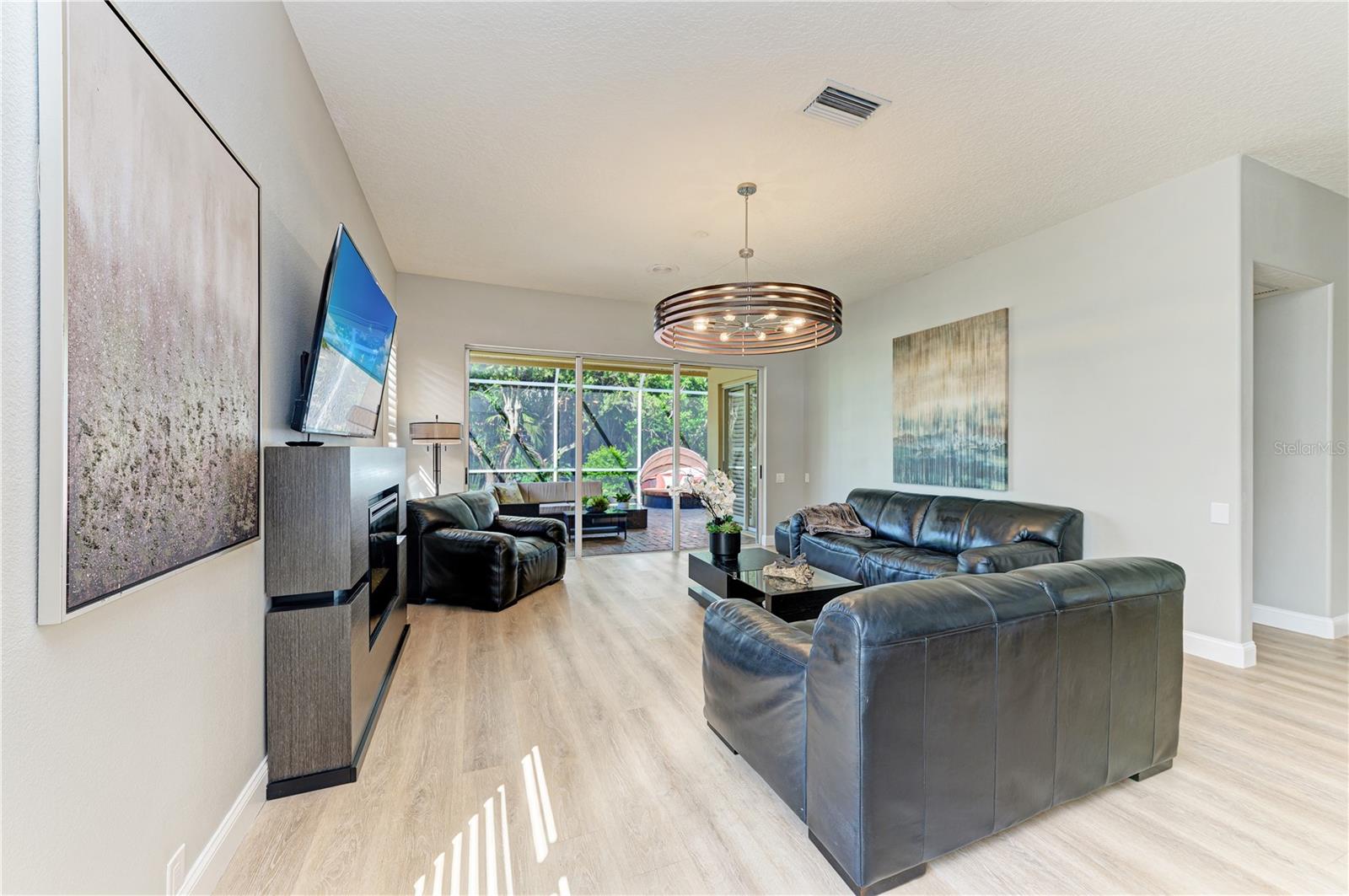 OAKBROOKE I AT RIVER CLUB NORTH - Residential