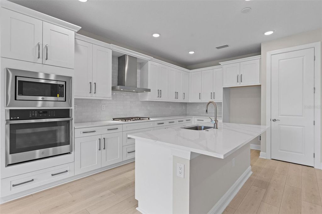 Photo of 4984 Fairhope Circle, Lakewood Ranch, FL 34211 (MLS # O6356939)