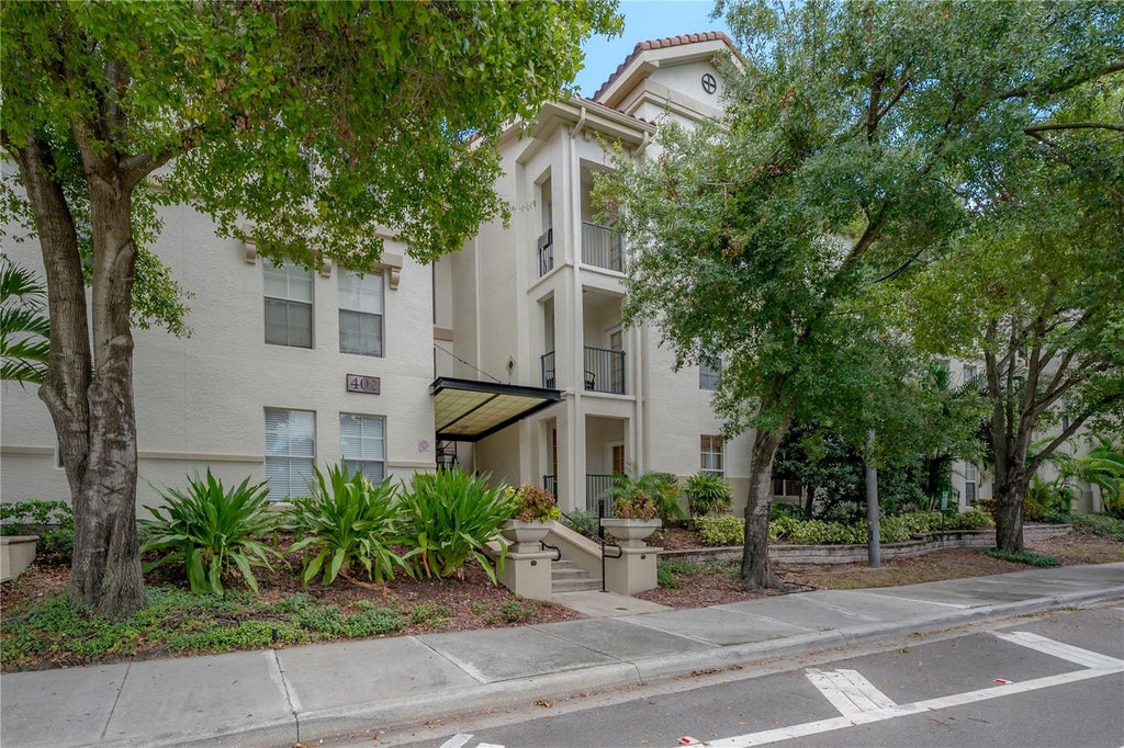 Photo of 402 S Armenia Avenue #114, Tampa, FL 33609 (MLS # TB8552044)