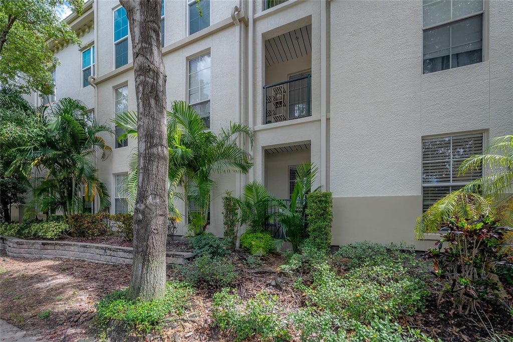 Photo of 402 S Armenia Avenue #114, Tampa, FL 33609 (MLS # TB8552044)