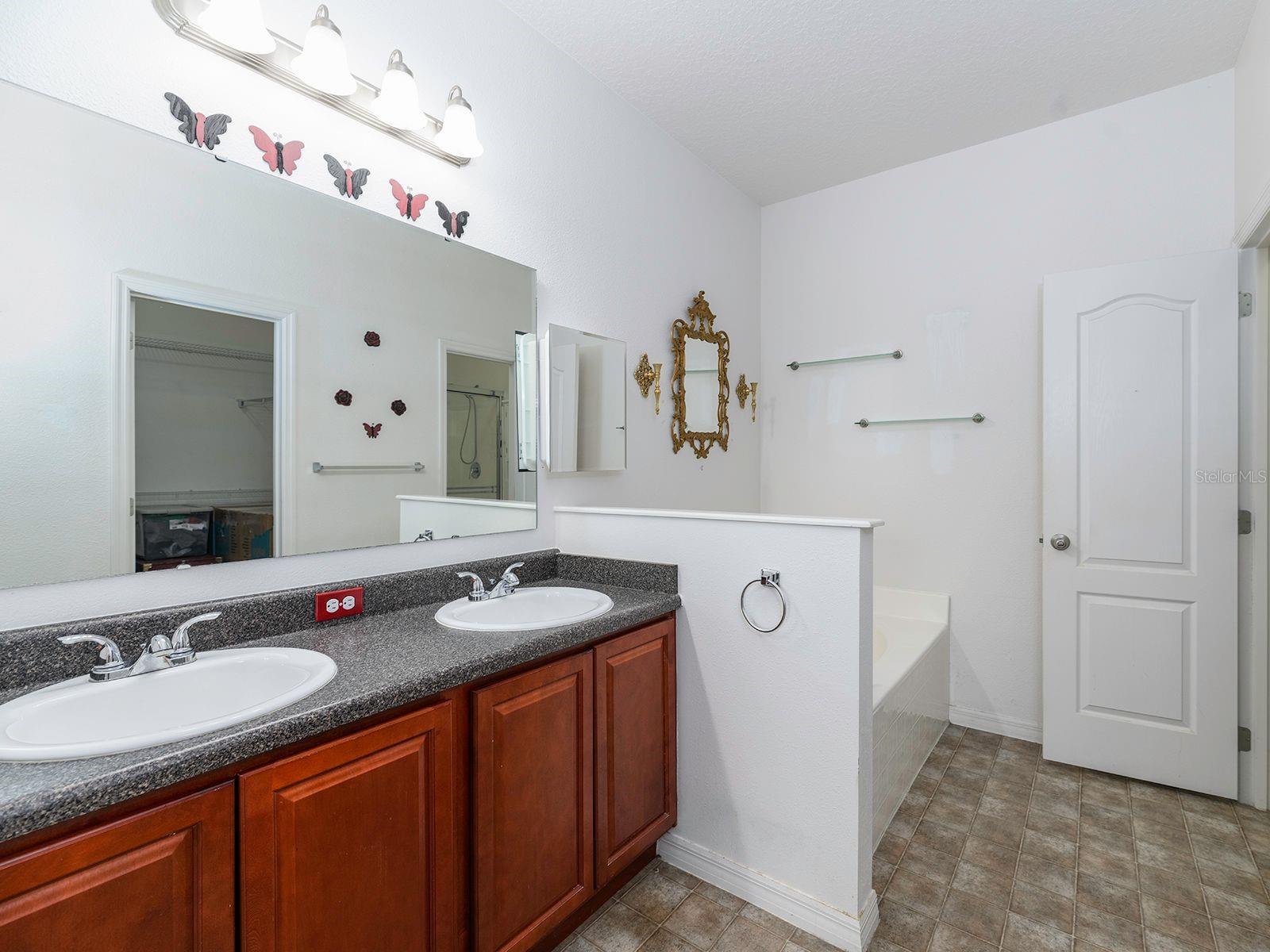 CHARLESTON PARK - Residential