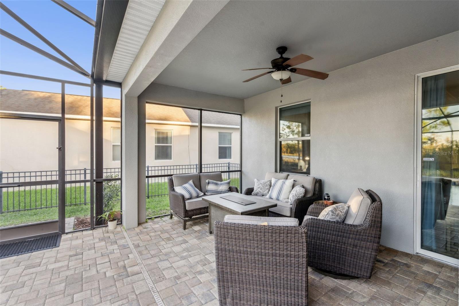 SIGNATURE LAKES - Residential