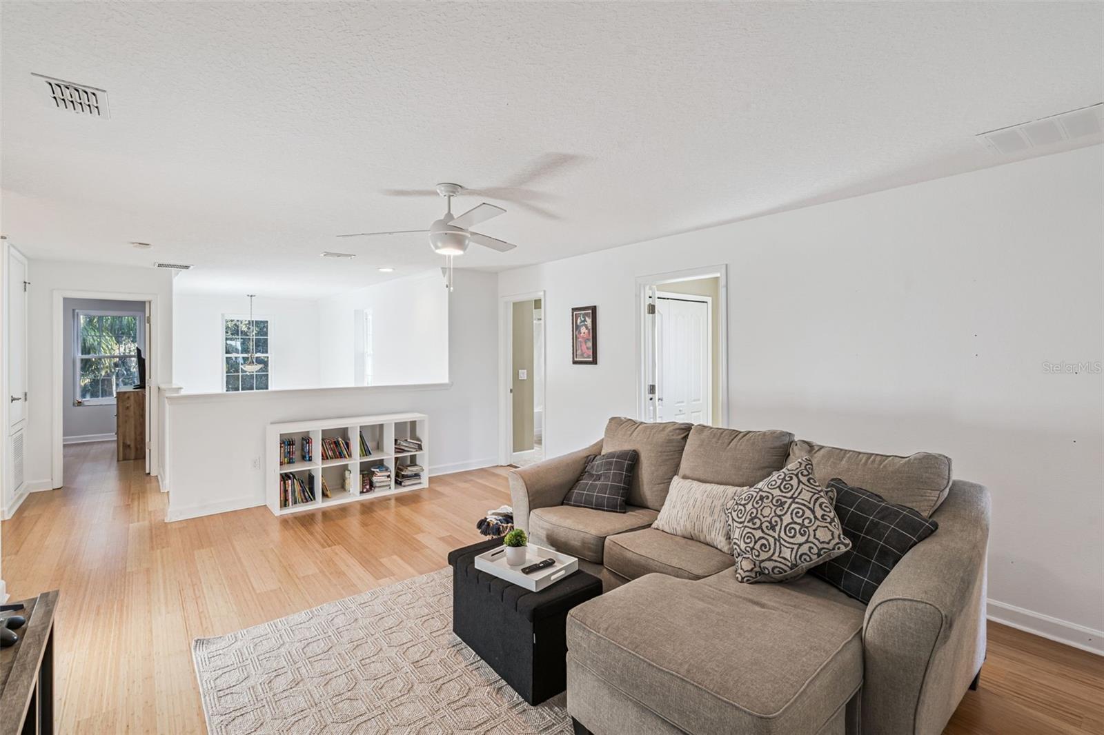 SIGNATURE LAKES - Residential