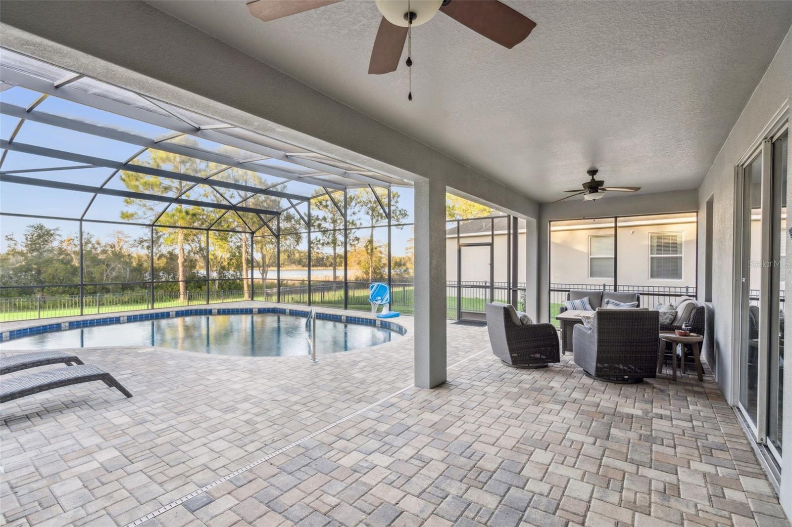 SIGNATURE LAKES - Residential