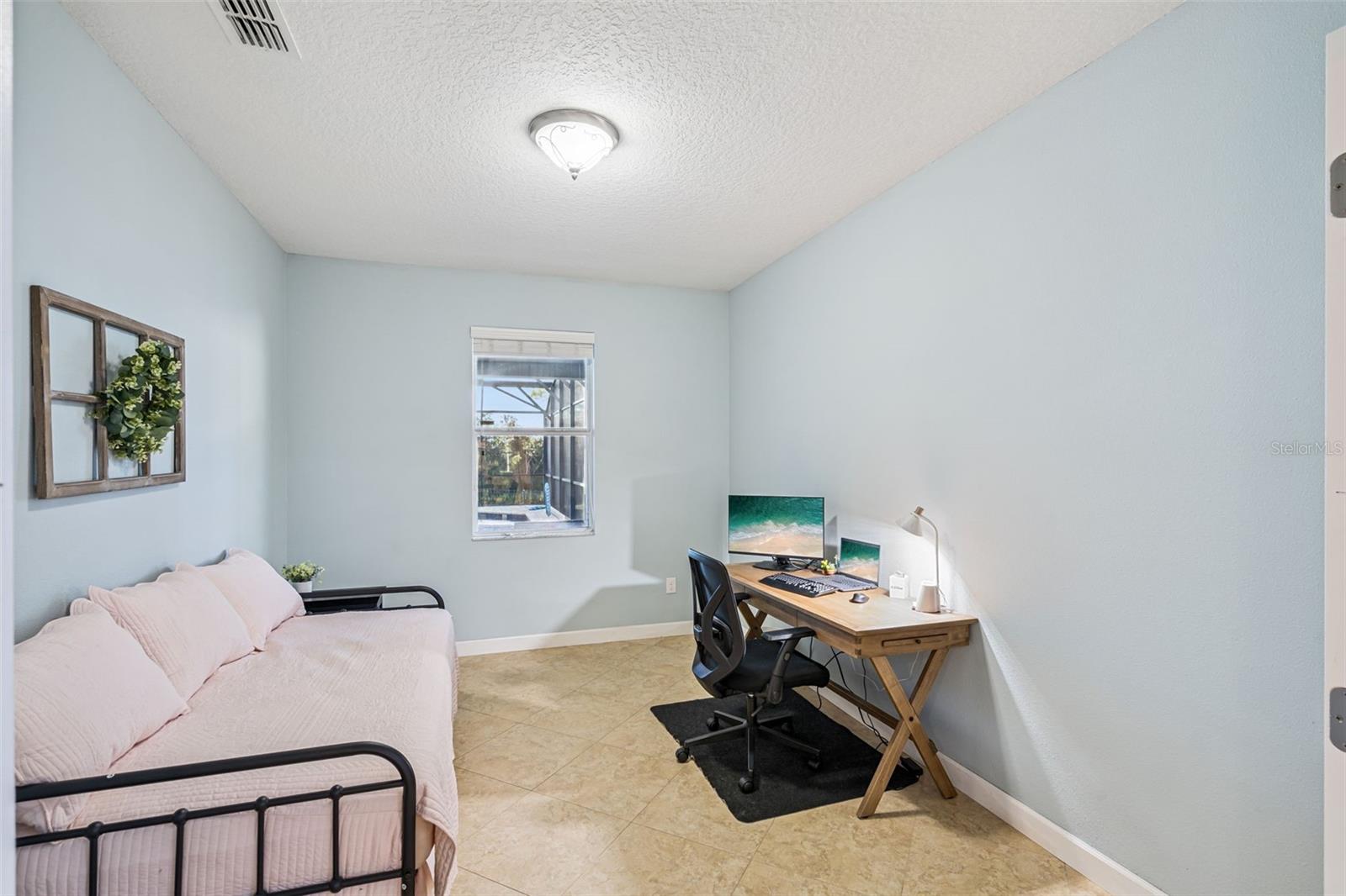 SIGNATURE LAKES - Residential