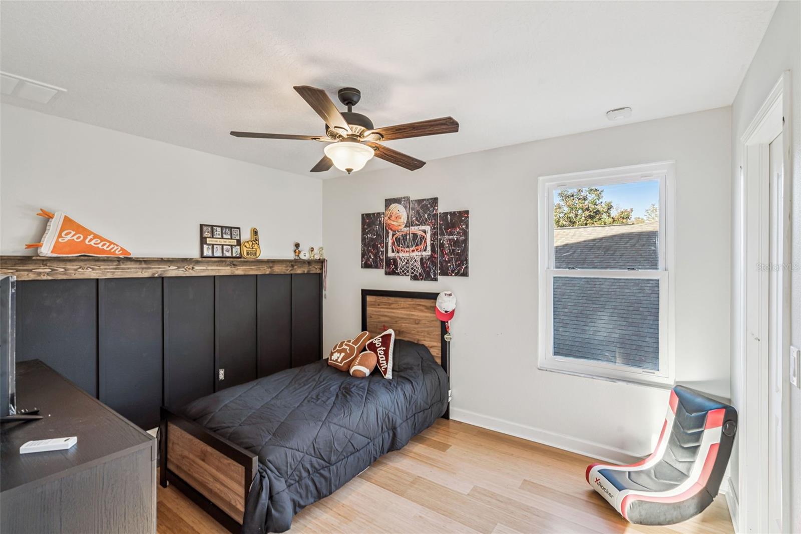 SIGNATURE LAKES - Residential