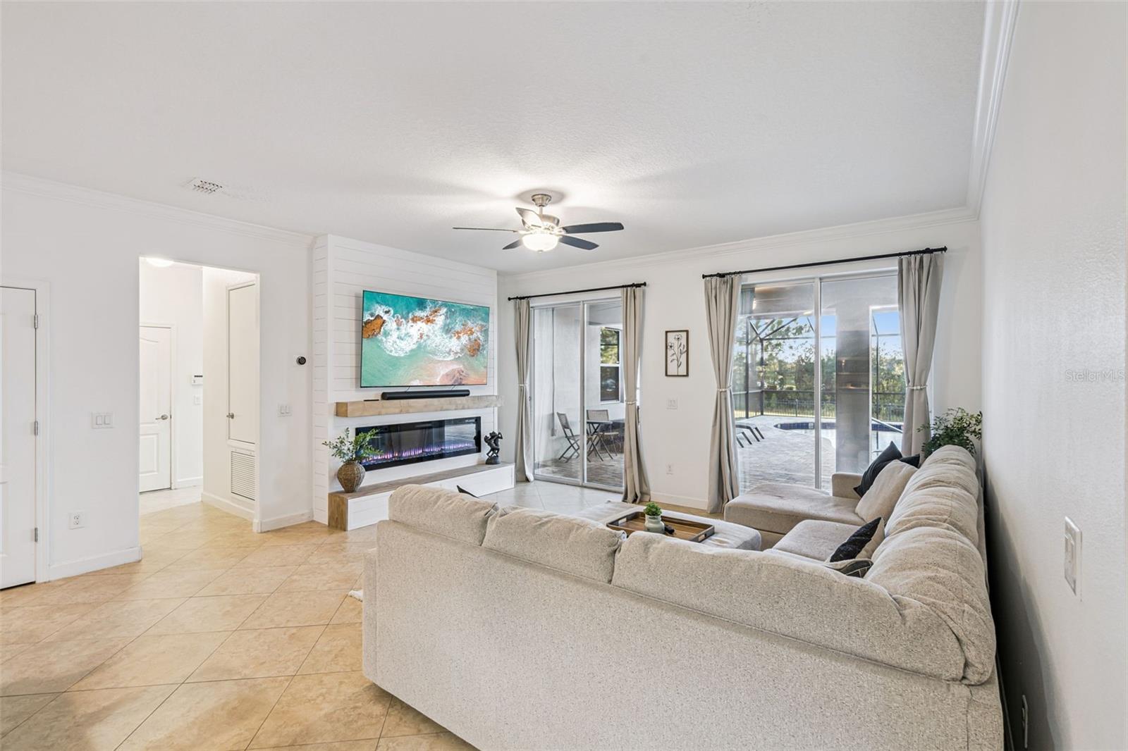 SIGNATURE LAKES - Residential