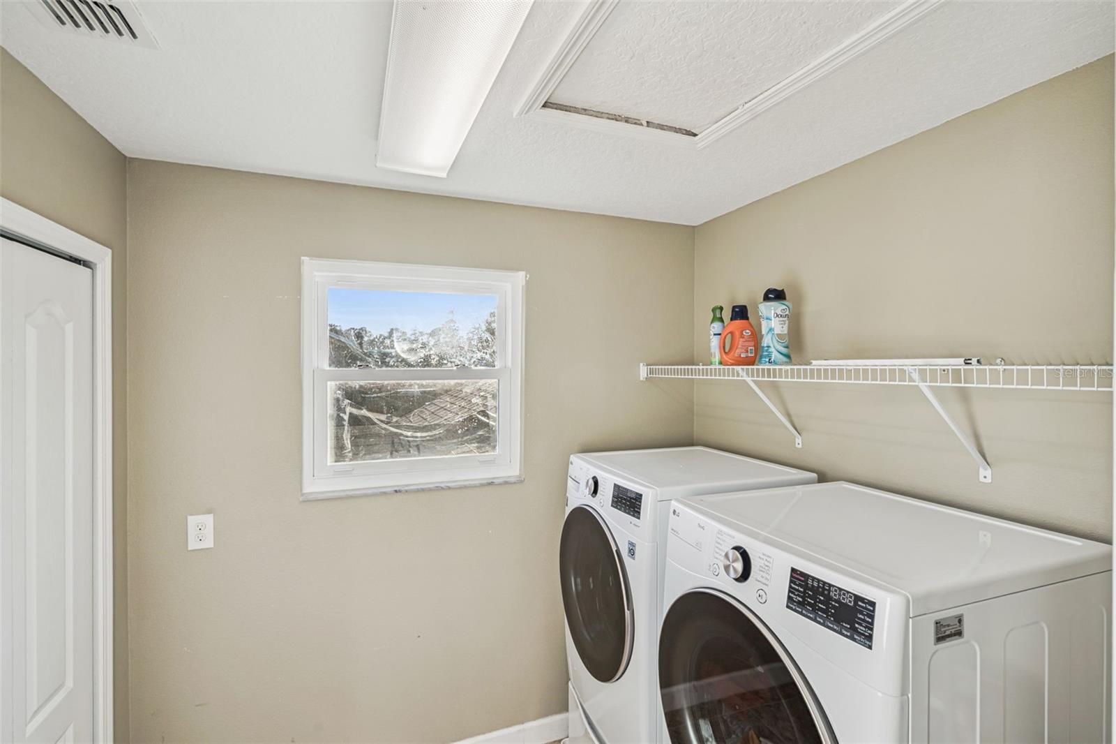 SIGNATURE LAKES - Residential