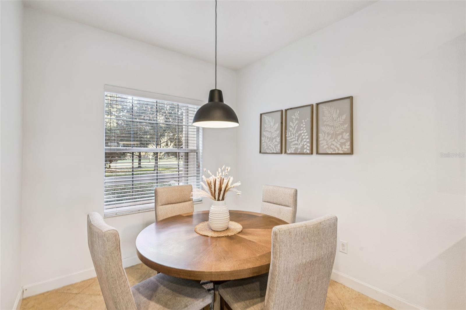 SIGNATURE LAKES - Residential