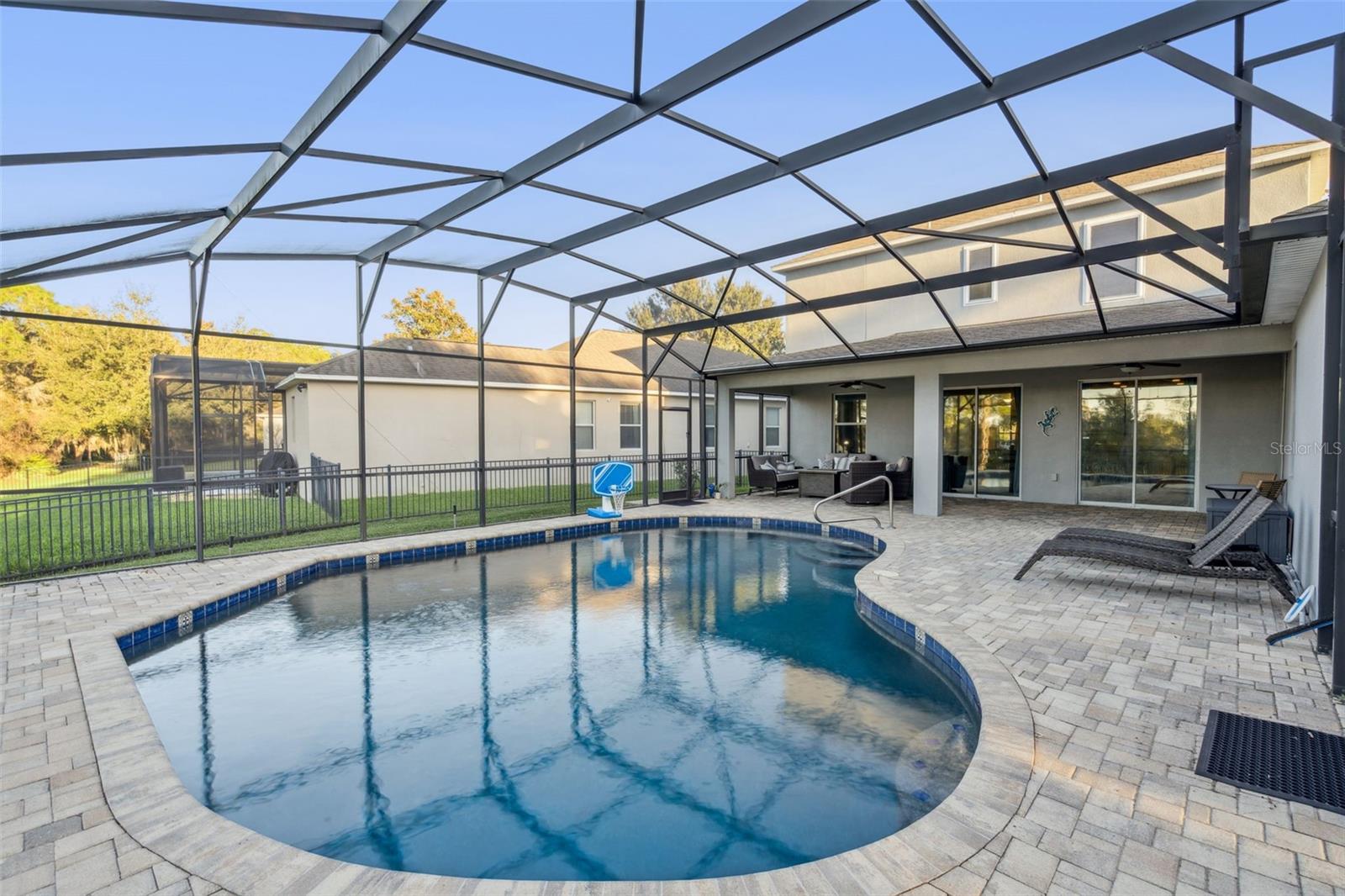 SIGNATURE LAKES - Residential