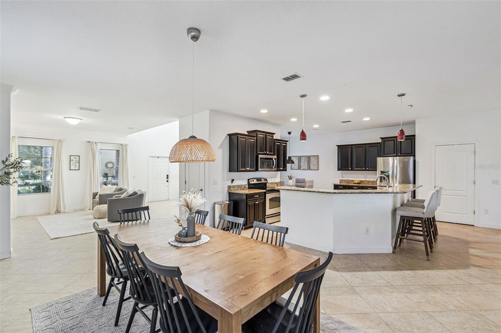 SIGNATURE LAKES - Residential