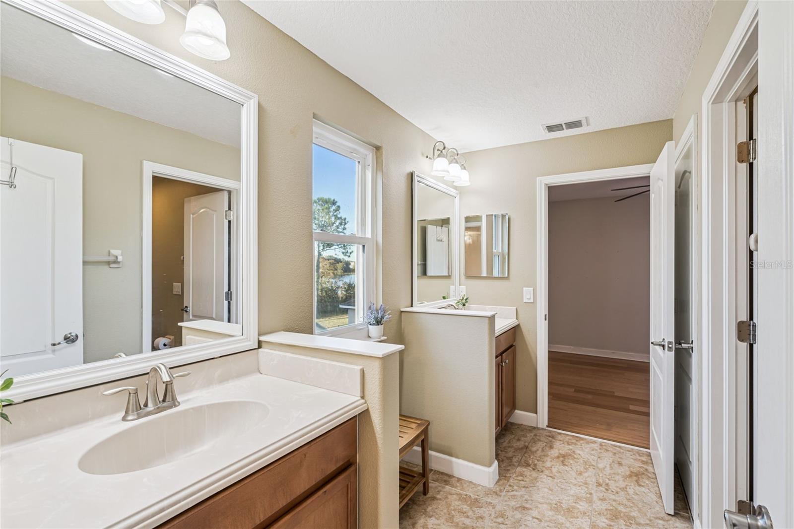 SIGNATURE LAKES - Residential