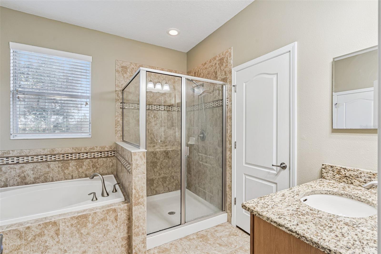 SIGNATURE LAKES - Residential