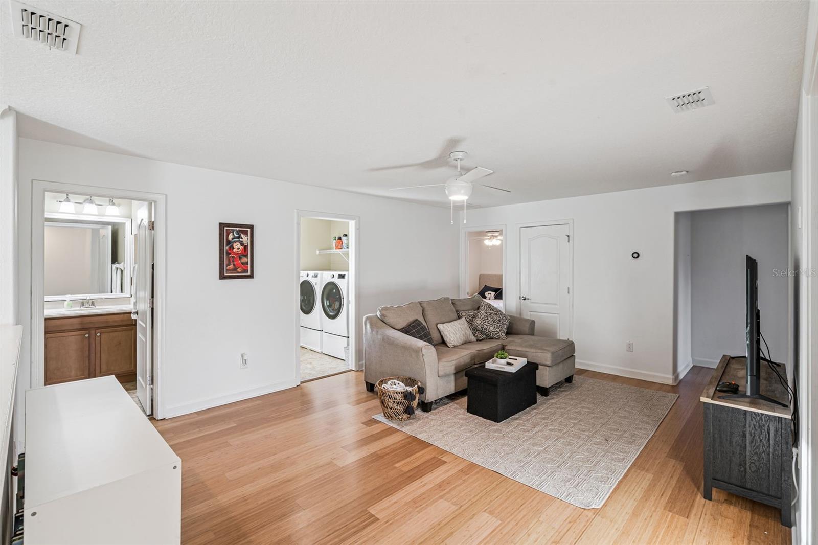 SIGNATURE LAKES - Residential