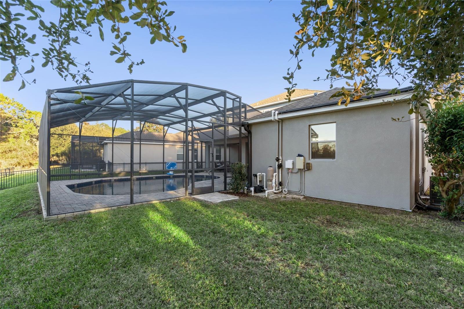 SIGNATURE LAKES - Residential