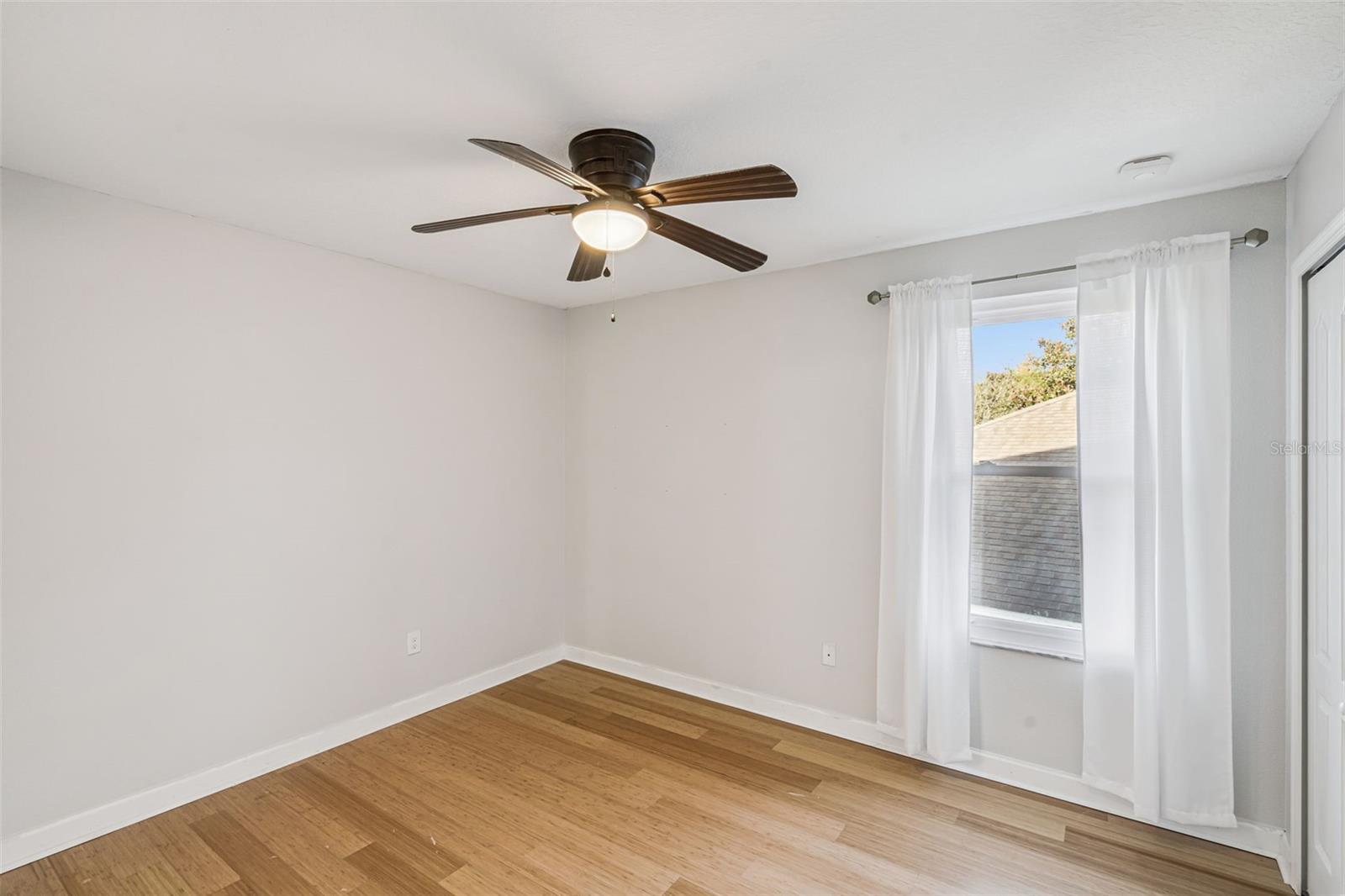 SIGNATURE LAKES - Residential