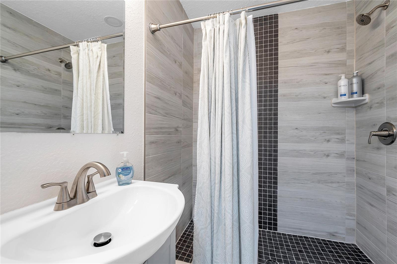 ANNHURST - Residential