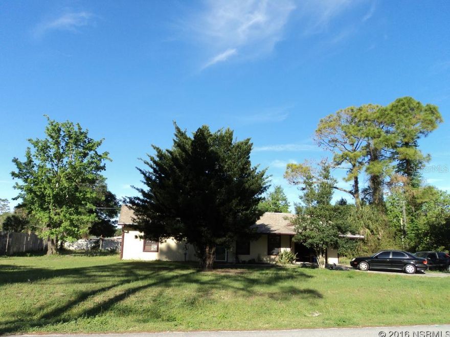 INVESTOR ALERT!SPACIOUS  2 BEDROOM/2 BATH  HOME WITH BONUS ROOM, LARGE RENOVATED KITCHEN WITH MANY OAK CABINETS AND BREAKFAST BAR, DINING AREA AND DINING ROOM ON LARGE CORNER LOT IN QUIET AREA OF FLORIDA SHORESWOOD DECK AND PATIO FOR RELAXINGNEEDS A LITTLE TLC BUT A GREAT BUY. ;Water: City