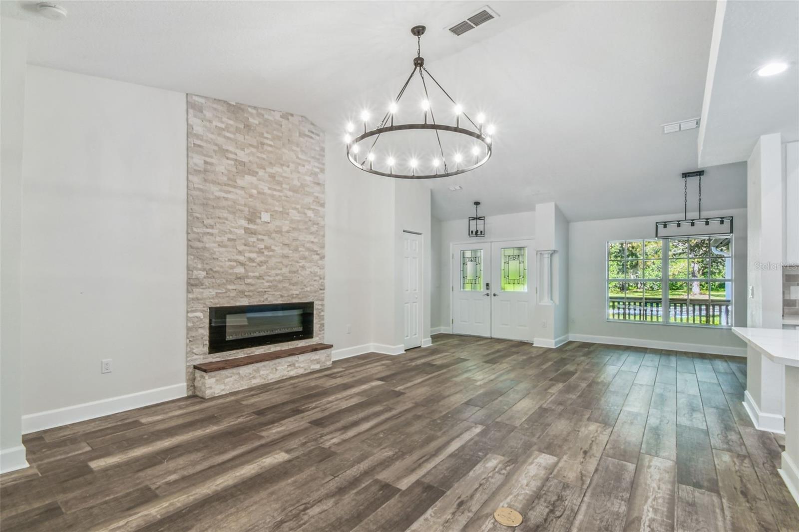 SCANLON COUNTRY ESTATES - Residential