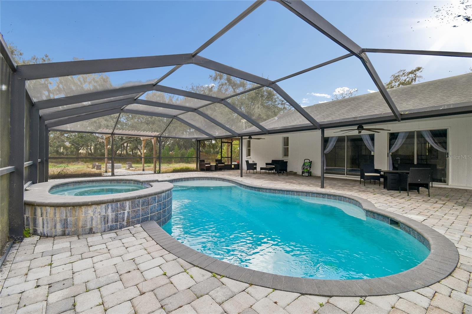 SCANLON COUNTRY ESTATES - Residential