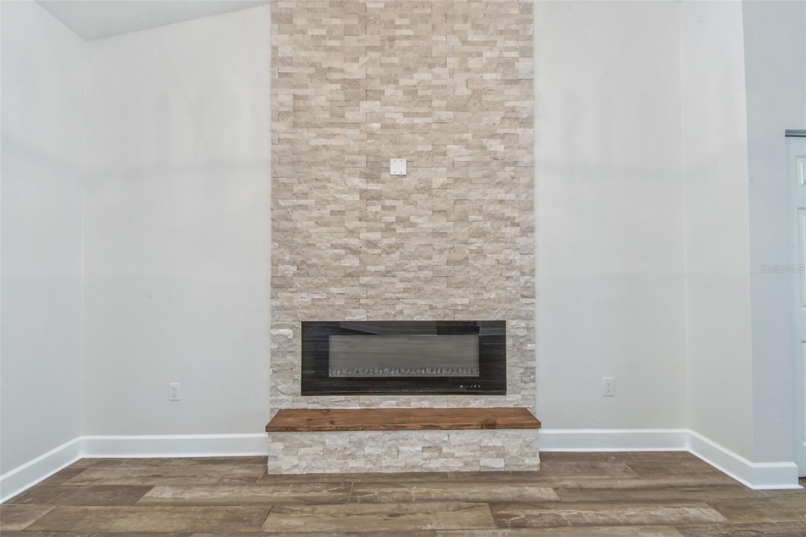 SCANLON COUNTRY ESTATES - Residential