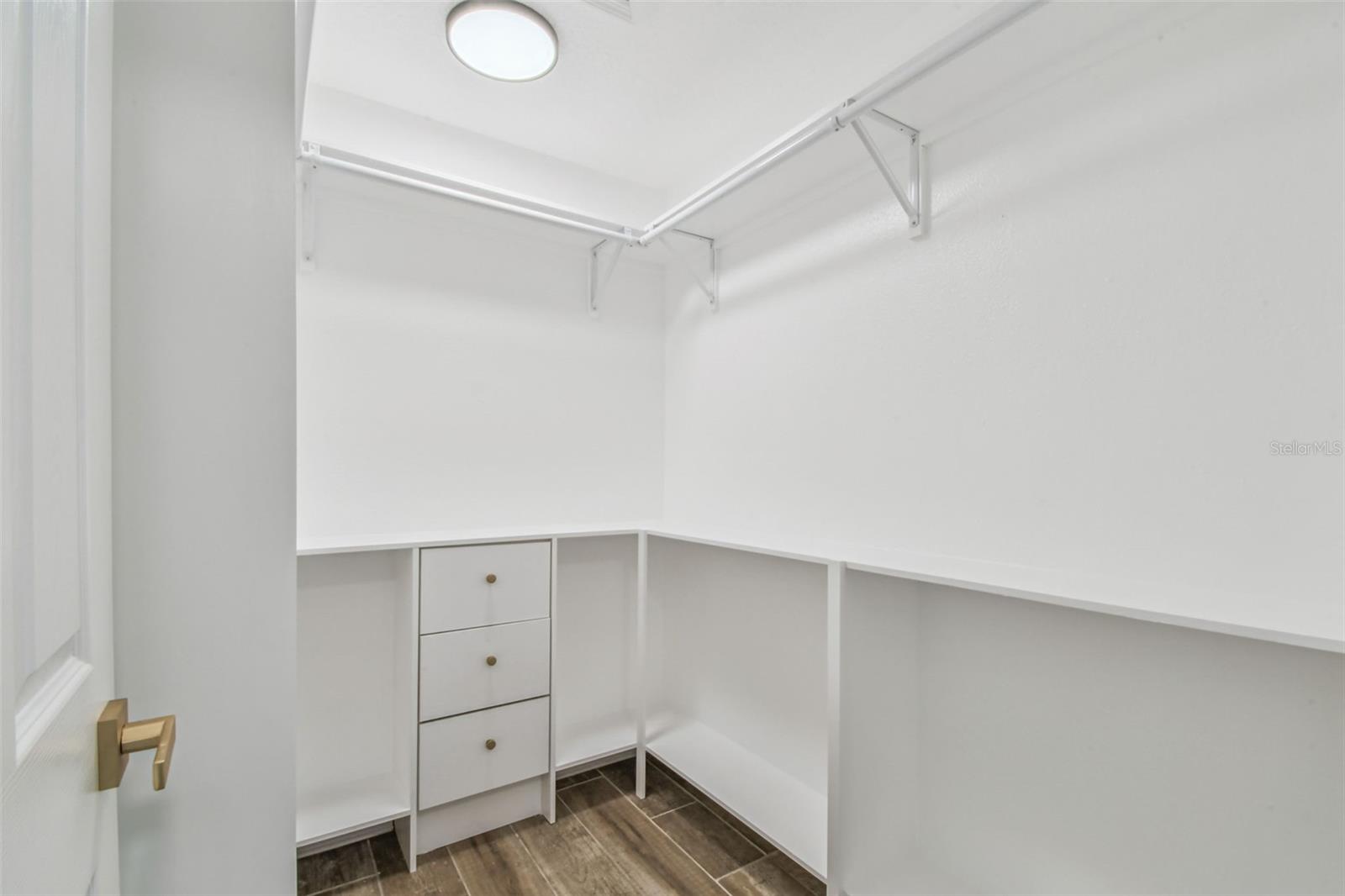 SCANLON COUNTRY ESTATES - Residential